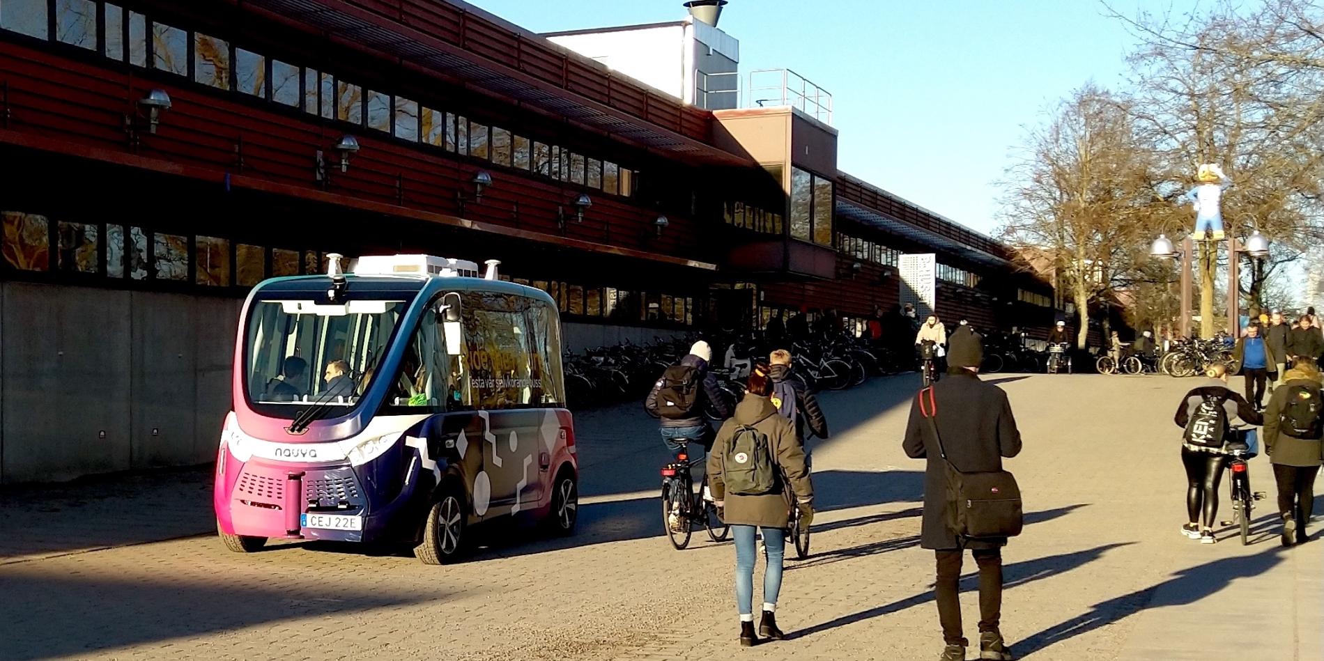 Autonomous buses: It’s all about when, not how, they sound