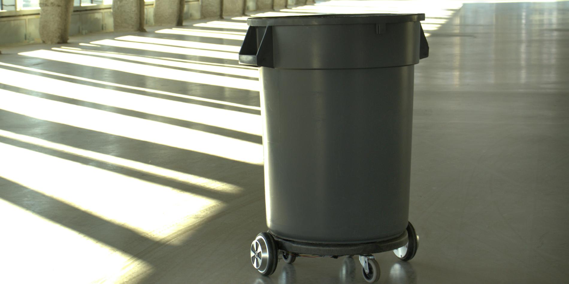 (Almost) everyone likes a helpful trash robot
