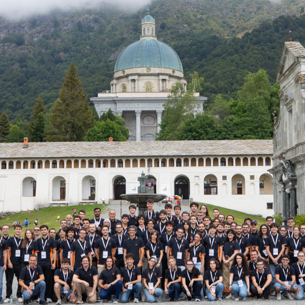 A color photo showing a large group of students in front of an Italian cathederal.