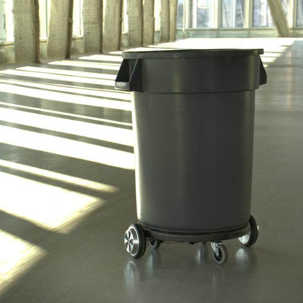 (Almost) everyone likes a helpful trash robot